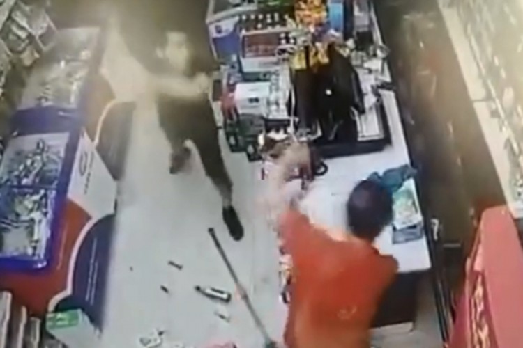 Razbojnik napao prodavca, on mu razbio skoro cijelu gajbu piva od glavu
