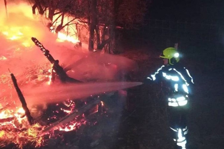Traktor i kuća izgorjeli u požarima