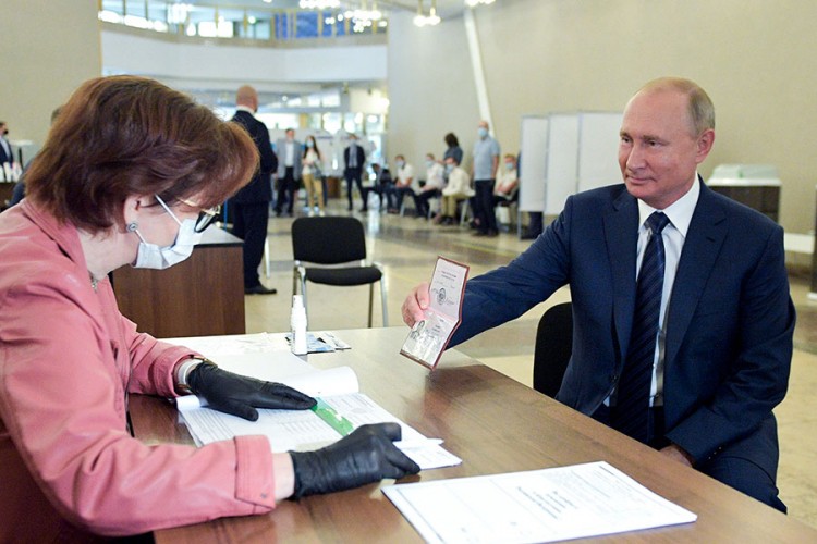 Završen referendum u Rusiji, Putinu omogućena vlast do 2036.