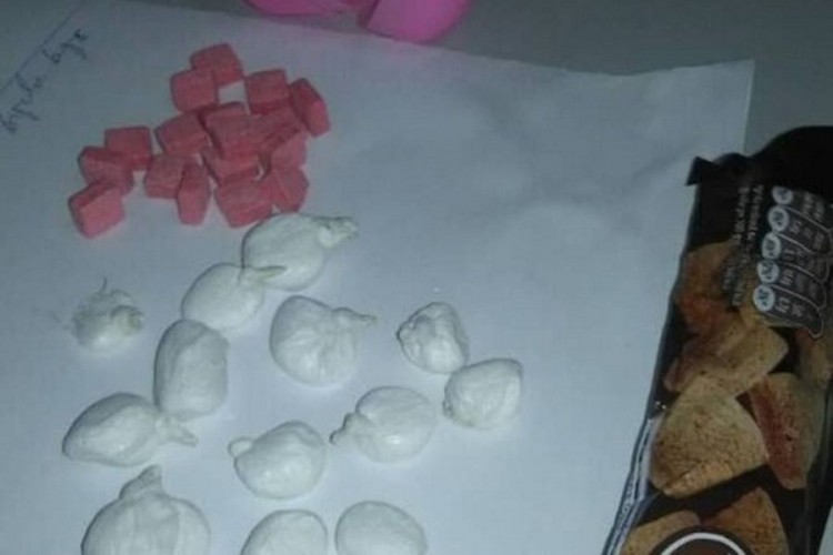 Oduzeti spid, tablete i oprema za konzumiranje droge