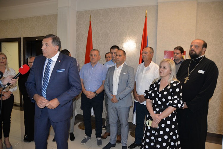Dodik sa Srbima iz Mostara: Tražićemo ravnopravno učešće u odlučivanju
