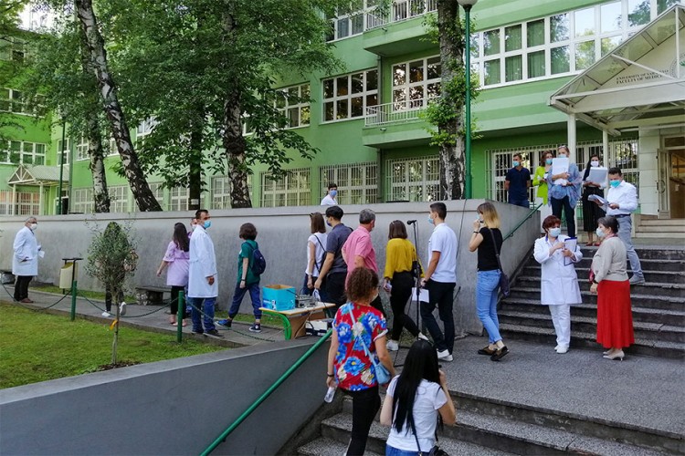 Studenti medicine u Sarajevu u samoizolaciji zbog zaražene koleginice