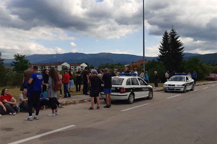 Počeo miran protest građana Drvara zbog otpada iz Italije
