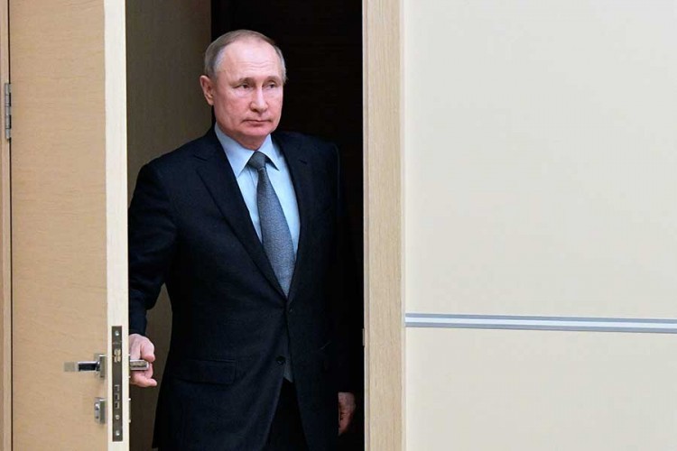 Putinova košulja na prodaju, oglasio se i Kremlj