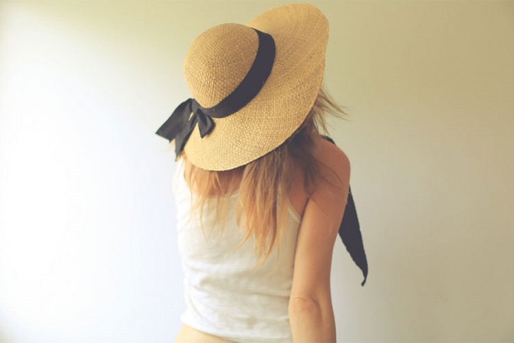 Slamnati šešir - dodatak za posebne i upečatljive ljetne kombinacije