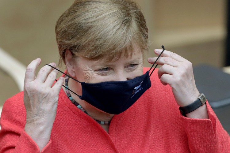 Merkelova za zadržavanje obaveze nošenja maske