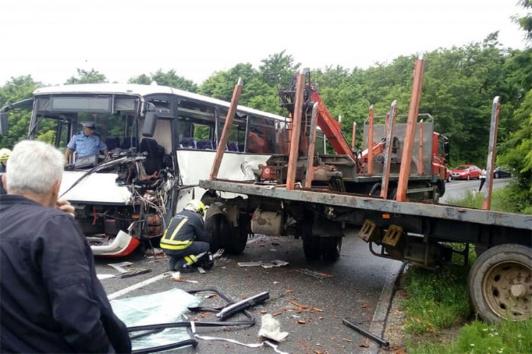 Sudar autobusa i kamiona kod Banjaluke, više povrijeđenih