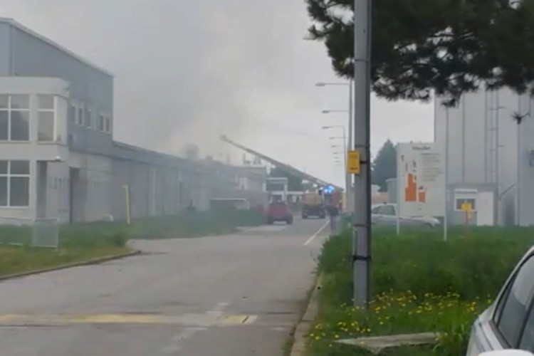Požar u novosadskoj fabrici