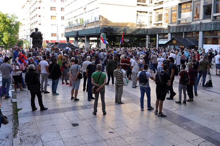 Protest opozicije u Beogradu, traže prelaznu vladu i smjenu Kriznog štaba