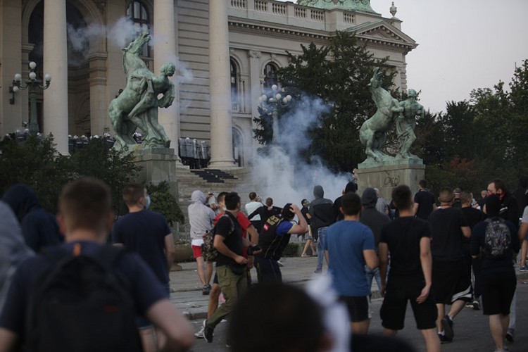 Sukob na Trgu, policija potisnula demonstrante