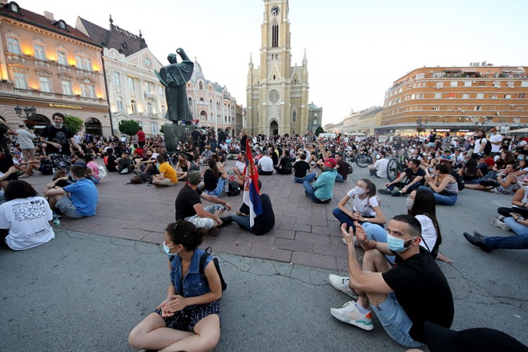 Uglavnom mirna okupljanja u gradovima Srbije
