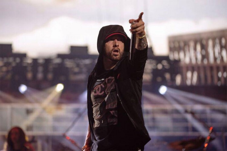 Eminem kritikovao one koji ne nose maske