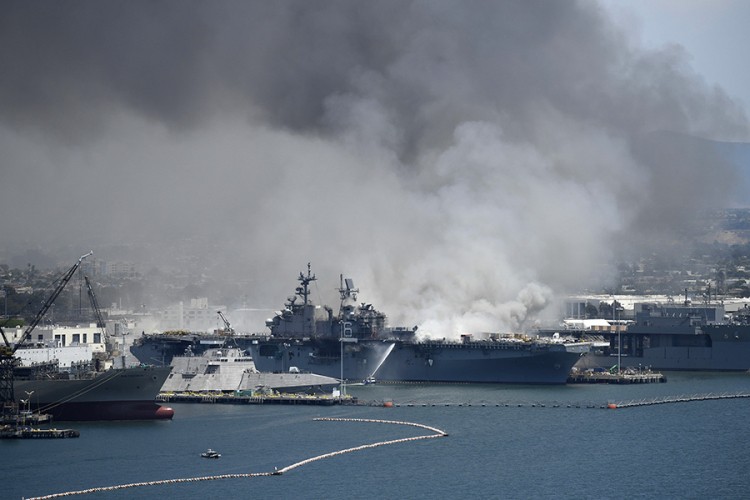 Požar na vojnom brodu, povrijeđena 21 osoba
