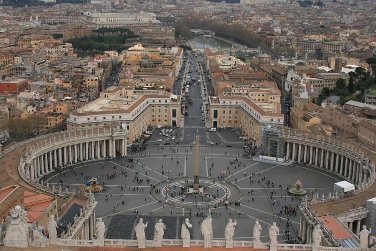 Vatikan priručnikom utiče na biskupe da prijavljuju pedofiliju