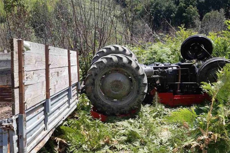 Mještani pritrčali traktoristi, nije mu bilo spasa