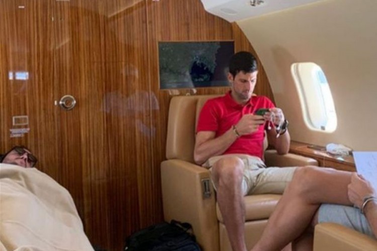 Pogledajte kako izgleda avion kojim putuje Novak Đoković