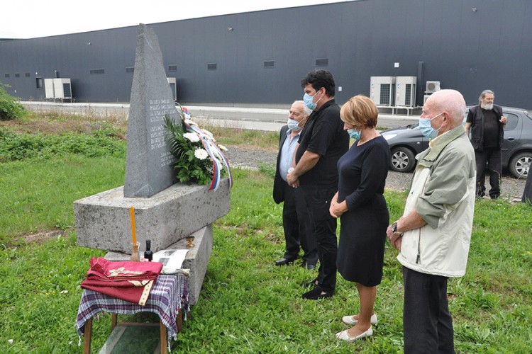 Prvi put osveštan spomenik u nekadašnjem ustaškom logoru u Prijedoru