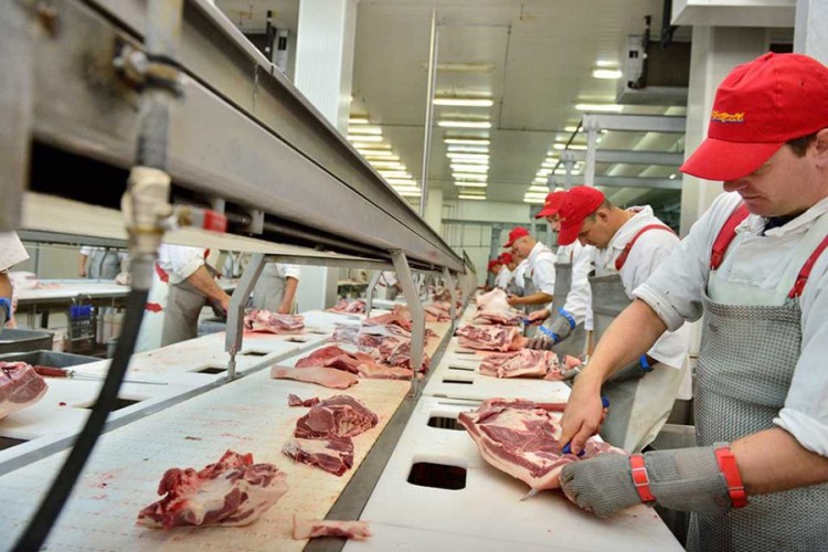 Prekomjerni uvoz mesa domaće proizvođače baca na koljena