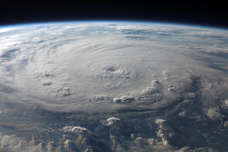 Florida iščekuje udar uragana, proglašeno vanredno stanje