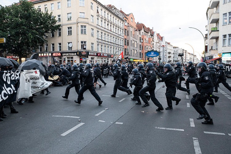 Najmanje 18 policajaca povrijeđeno na protestima u Berlinu