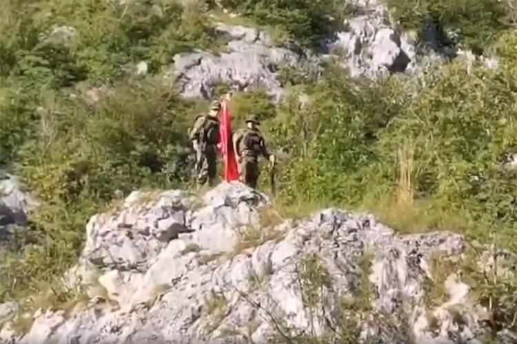 Albanska zastava na izletištu u Srbiji, uklonila je vojska