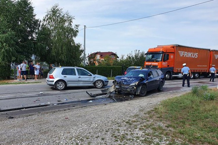 Sudar više vozila na putu Prijedor – Banjaluka, ima povrijeđenih
