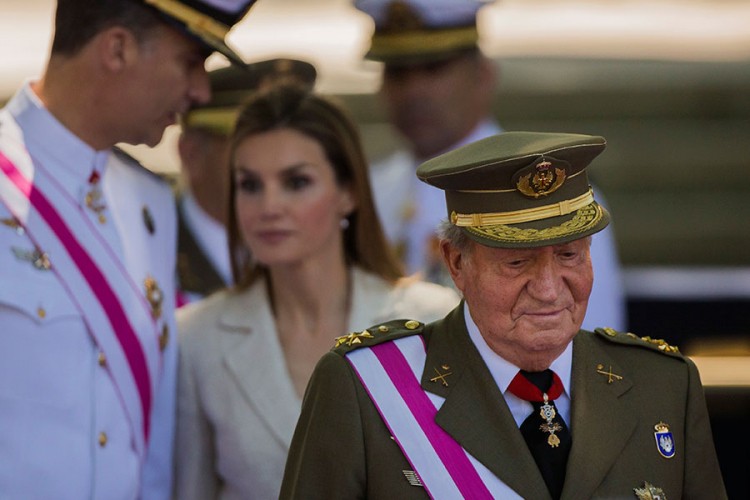 Reakcije na odluku bivšeg kralja Španija: Kompromituje monarhiju