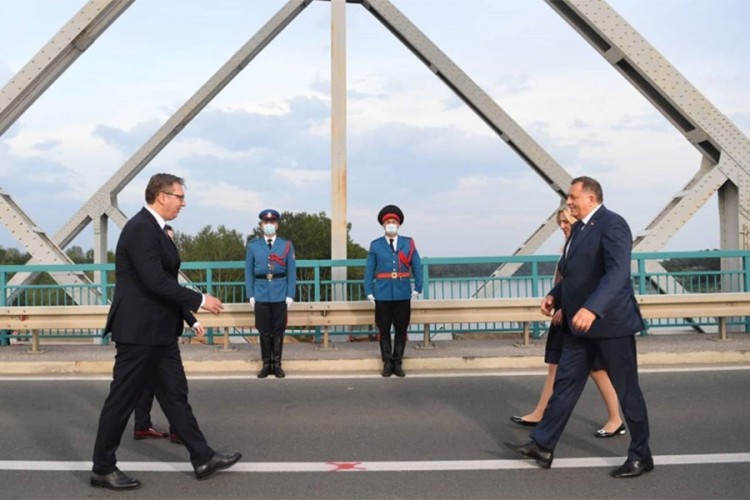 Dan sjećanja na stradale i prognane u "Oluji": Dodik i Vučić se sreli na mostu