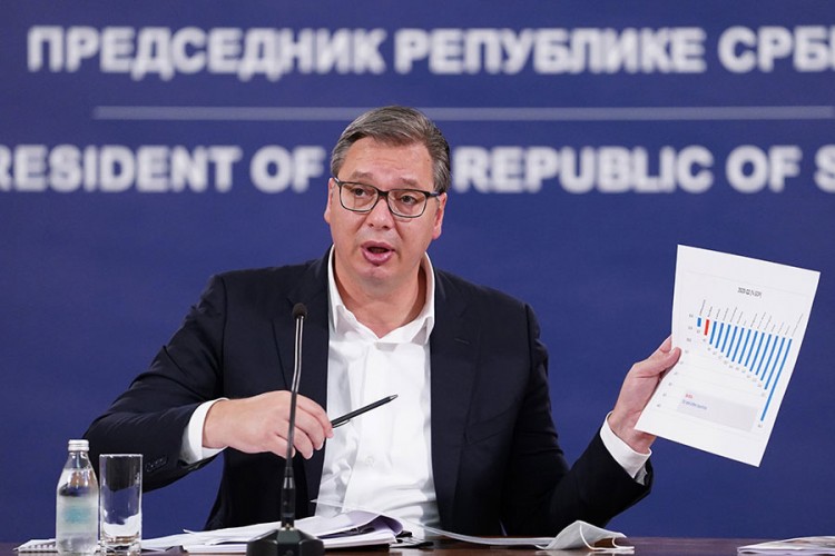 Vučić: 2.000 ljudi manje u bolnicama nego pre 10 dana