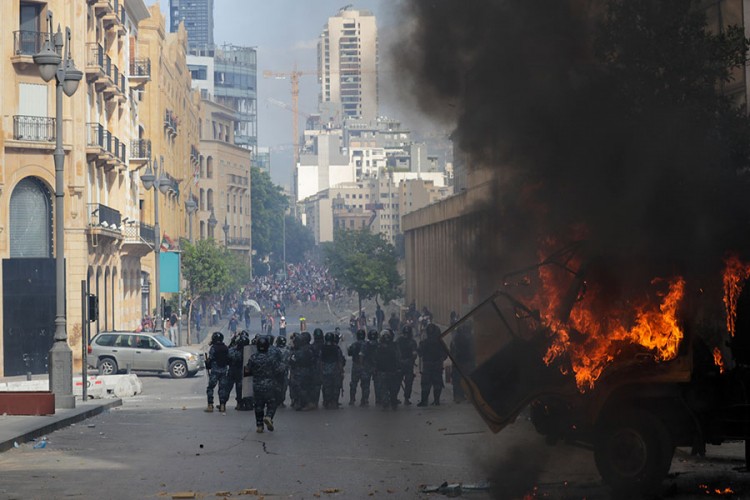 Haos u Bejrutu: Demonstranti upali u ministarstvo spoljnih poslova