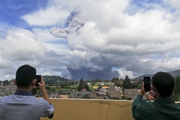 Erupcija vulkana Sinabung u Indoneziji