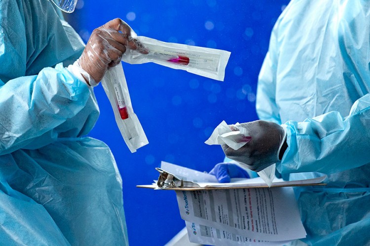 U SAD preminulo više od 900 zdravstvenih radnika zaraženih koronom