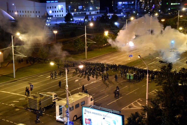 Policija u Minsku upotrijebila svjetleće granate da rastjera demonstrante