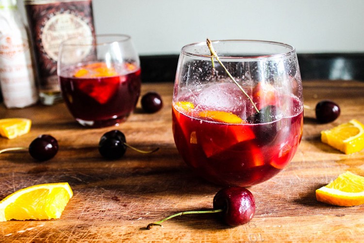 Sangrija, koktel od crnog vina i ljetnog voća