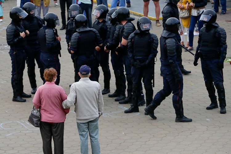 Policija u Minsku pucala na ljude
