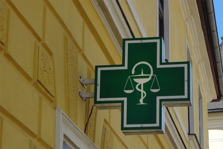 Uz prijetnju metalnom šipkom opljačkana apoteka u Sarajevu