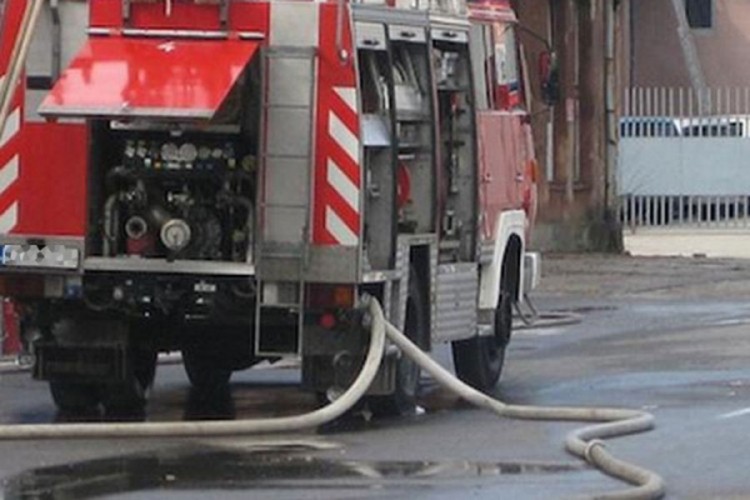 Izgorio stan u Zenici, vatrogasci spasili vlasnika