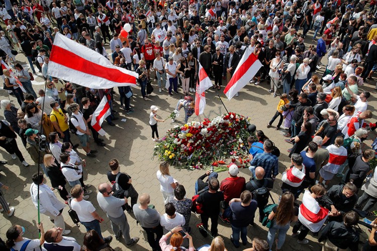 Hiljade ljudi na sahrani stradalog demonstranta u Bjelorusiji