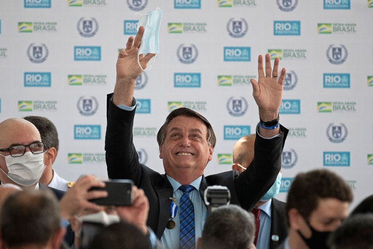 Brazilci ne krive Bolsonara za veliki broj umrlih od korone