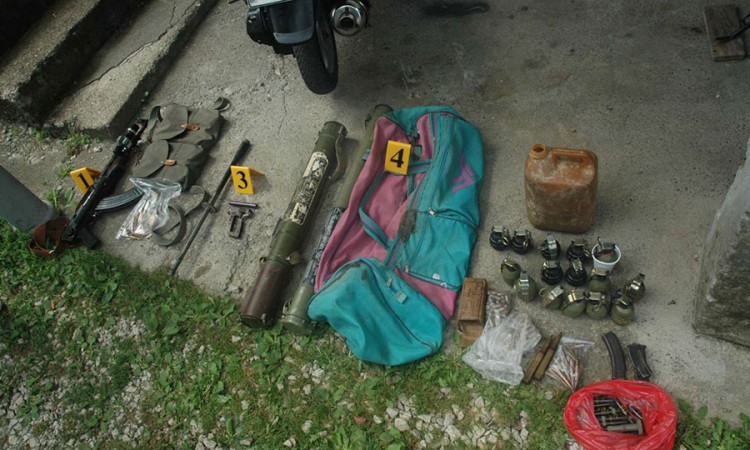 U pretresima na četiri lokacije pronađeni droga i oružje