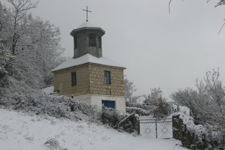 Oštećena crkva u selu Sredska kod Prizrena