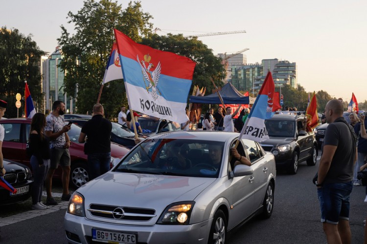 Krenula auto-litija do Crne Gore: Stotine građana idu ka granici