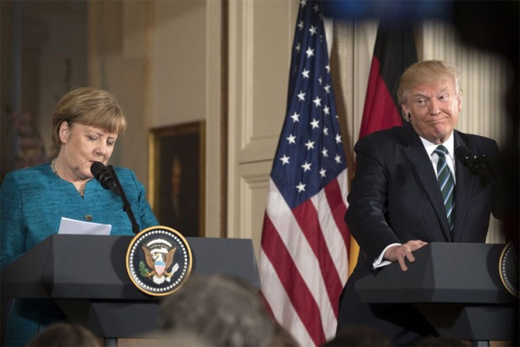 Grenel: Gledao sam kako Tramp "šarmira" Merkelovu