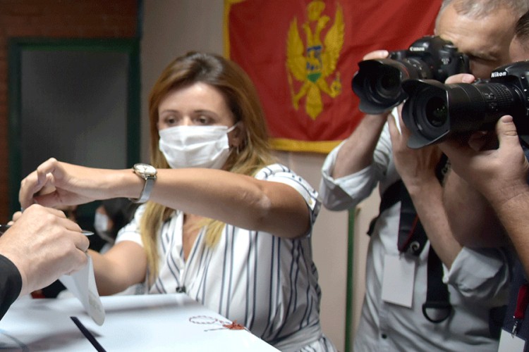 Zatvorena birališta u Crnoj Gori, slijedi brojanje glasova