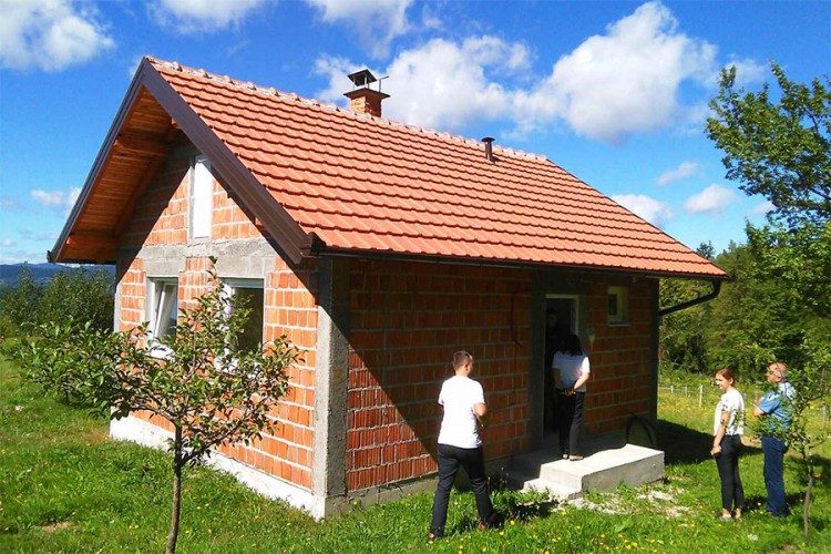 Krov nad glavom za 11 srpskih povratničkih porodica u Kladnju