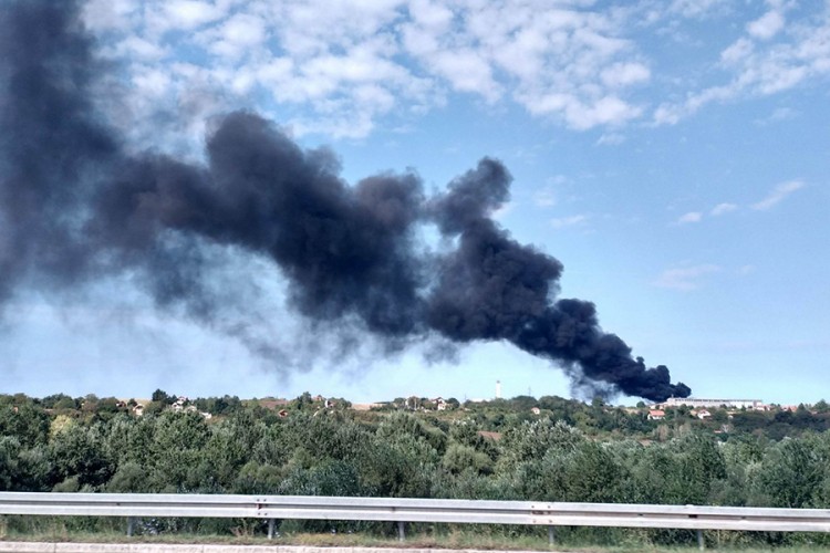 Požar u firmi kod Niša, 18 vatrogasaca na terenu