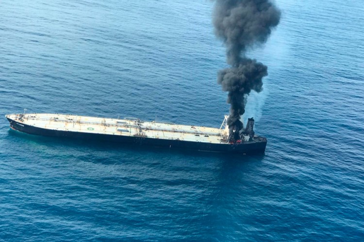 Tempirana bomba u Indijskom okeanu: Gori tanker sa 270.000 tona nafte