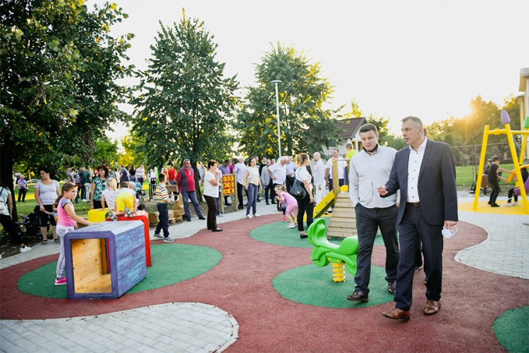 Otvoreno novoizgrađeno igralište u naselju Lazarevo
