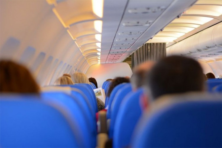Zašto su sjedišta u avionu gotovo uvijek plave boje?