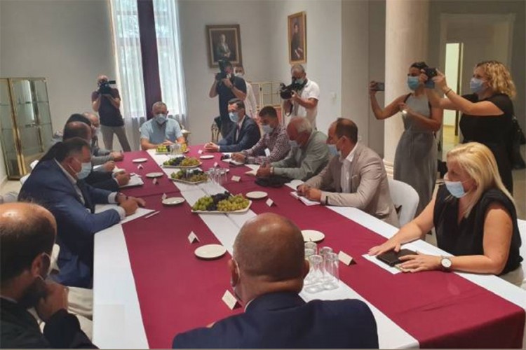 Dodik sa Srbima u Mostaru: Vjerujem da ćemo učestvovati u novoj vlasti